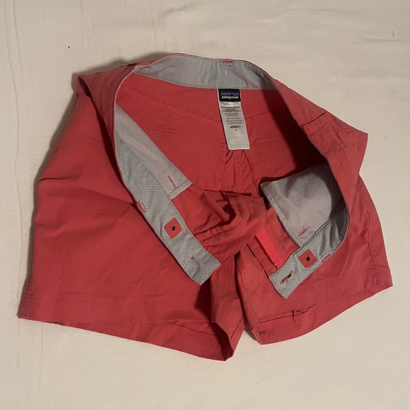 Patagonia women’s Quandary 5 inch seam pink shorts size 4 - Picture 4 of 5